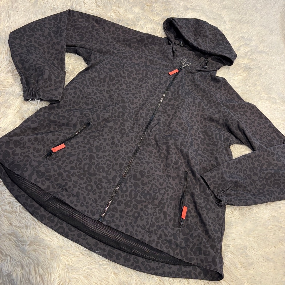 Maven Thread black leopard print rain jacket/windbreaker woman’s XL